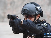 警花狙击手：“不爱红装爱警装”