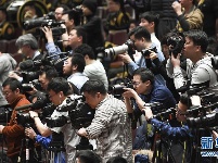 全国政协十三届二次会议闭幕
