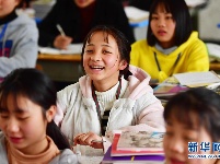 苗山脱贫影像志——苗乡女的读书梦