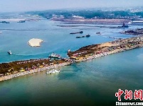 湖北碾盘山水利水电枢纽工程汉江一期截流成功