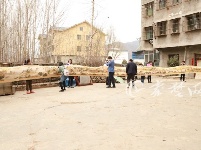 厉害了！十堰女子8年创作22米长十字绣