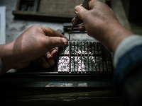 湖北60后硬核老板：卖房收藏千万块铅字，自建活字博物馆