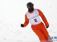 李忠霖获自由式滑雪空中技巧银牌