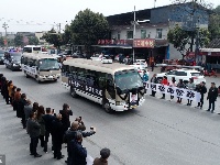 33岁缉毒警察因公牺牲 民众沿途送别