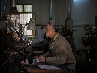 湖北60后硬核老板：卖房收藏千万块铅字，自建活字博物馆