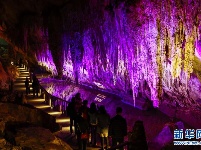 世界自然遗产重庆芙蓉洞：幻彩夺目的地下风景