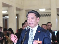 全国政协委员接受采访