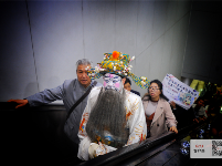 “汉剧”地铁快闪玩穿越