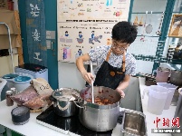 香港染乐工房：从剩菜中提炼色彩的奇妙作坊
