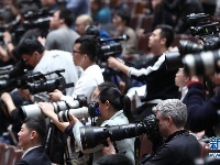 全国政协十三届二次会议举行第三次全体会议