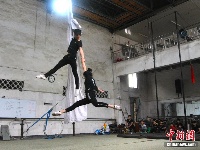 探访“中国杂技之乡” 客家孩子苦练“空中芭蕾”