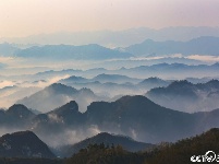 实拍宜昌三峡坝区云海