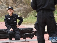 警花狙击手：“不爱红装爱警装”