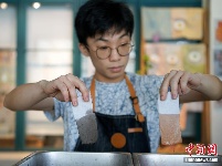 香港染乐工房：从剩菜中提炼色彩的奇妙作坊
