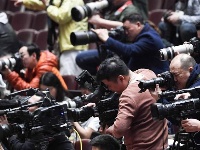 全国政协十三届二次会议举行第二次全体会议