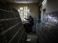 湖北60后硬核老板：卖房收藏千万块铅字，自建活字博物馆