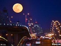 “春分日”上演年度最后一次“超级月亮”