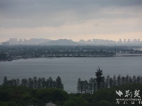 今晨，武汉“乌云压城”如科幻大片