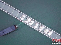 湖南长沙劳动者的高空婚纱照