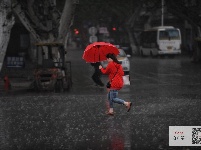 今晨，武汉“乌云压城”如科幻大片