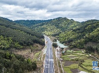 贵州三荔高速全线建成通车