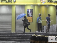 今晨，武汉“乌云压城”如科幻大片