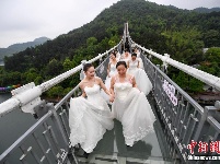 湖南长沙劳动者的高空婚纱照