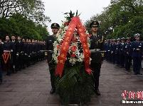 重庆歌乐山烈士陵园举行清明祭扫活动