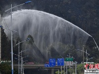 云南昆明城郊发生山火