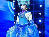贵州望谟：“锦绣布依”展服饰