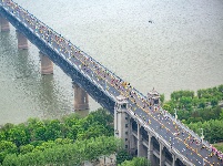 2019武汉马拉松2.4万人开跑