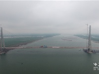 石首长江公路大桥顺利合龙 9月底建成通车