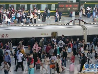 全国铁路迎来返程客流高峰