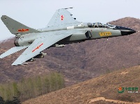 惊艳！中国战机超低空高速通过山谷