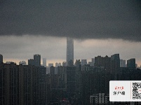今晨，武汉“乌云压城”如科幻大片