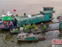 江西仙女湖投放逾200万斤鱼苗 增殖放流修复水产资源