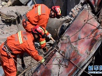 河南火车事故致6人失联 200多名搜救人员现场救援