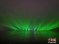浙江温州上演绚丽夺目的山体灯光秀