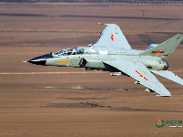 惊艳！中国战机超低空高速通过山谷