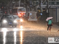 今晨，武汉“乌云压城”如科幻大片