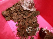十堰闹市区挖出数千枚北宋时期古钱币