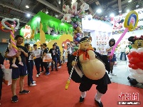 广州玩具展开幕 上演“玩具总动员”