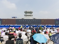 2019世界飞行者大会开幕 飞行员空中炫技
