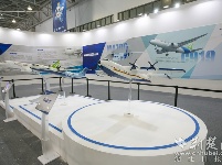 2019世界飞行者大会开幕 飞行员空中炫技
