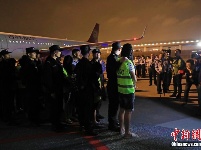 “蓝天行动” 破获系列社交电信网络诈骗案 57名犯罪嫌疑人被押解回上海