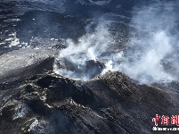 意大利海岸警卫队与科学家联合行动 监测欧洲最大活火山