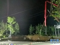 青岛一地铁工地坍塌5名工人被困