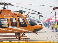 2019世界飞行者大会开幕 飞行员空中炫技
