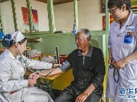 为优抚老人上门送健康