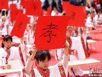 南京小学生着汉服习礼仪感悟“十岁成长礼”